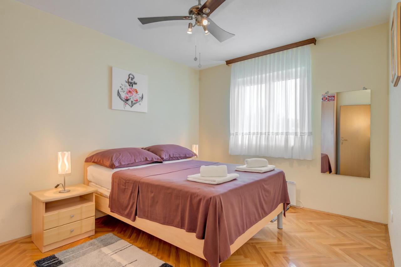Villa Lille โตรกีร์ ภายนอก รูปภาพ