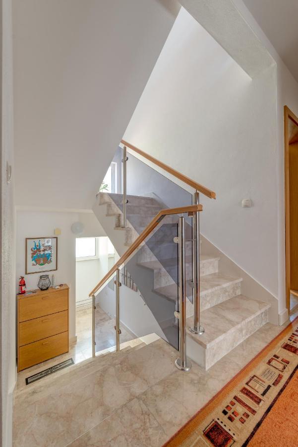 Villa Lille โตรกีร์ ภายนอก รูปภาพ