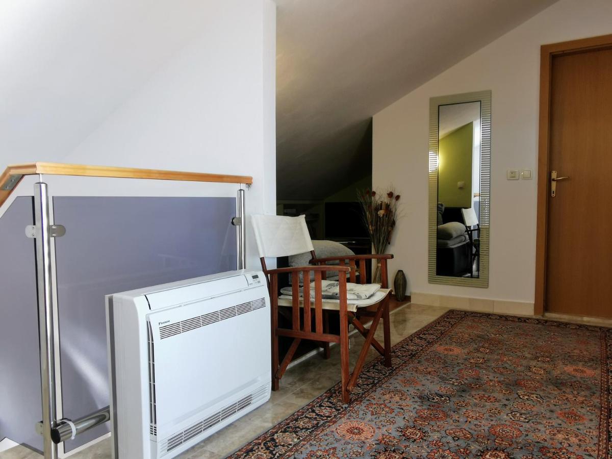 Villa Lille โตรกีร์ ภายนอก รูปภาพ