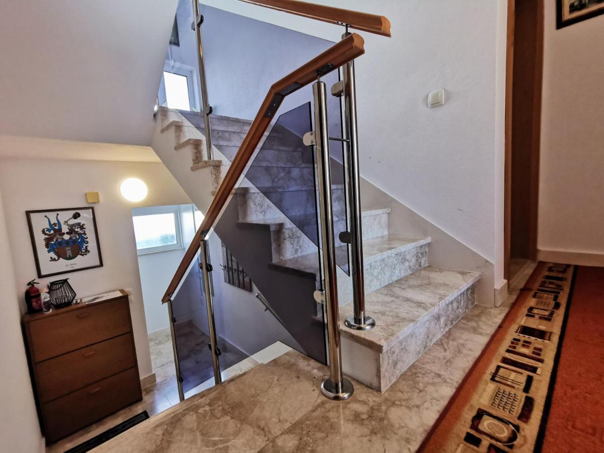 Villa Lille โตรกีร์ ภายนอก รูปภาพ