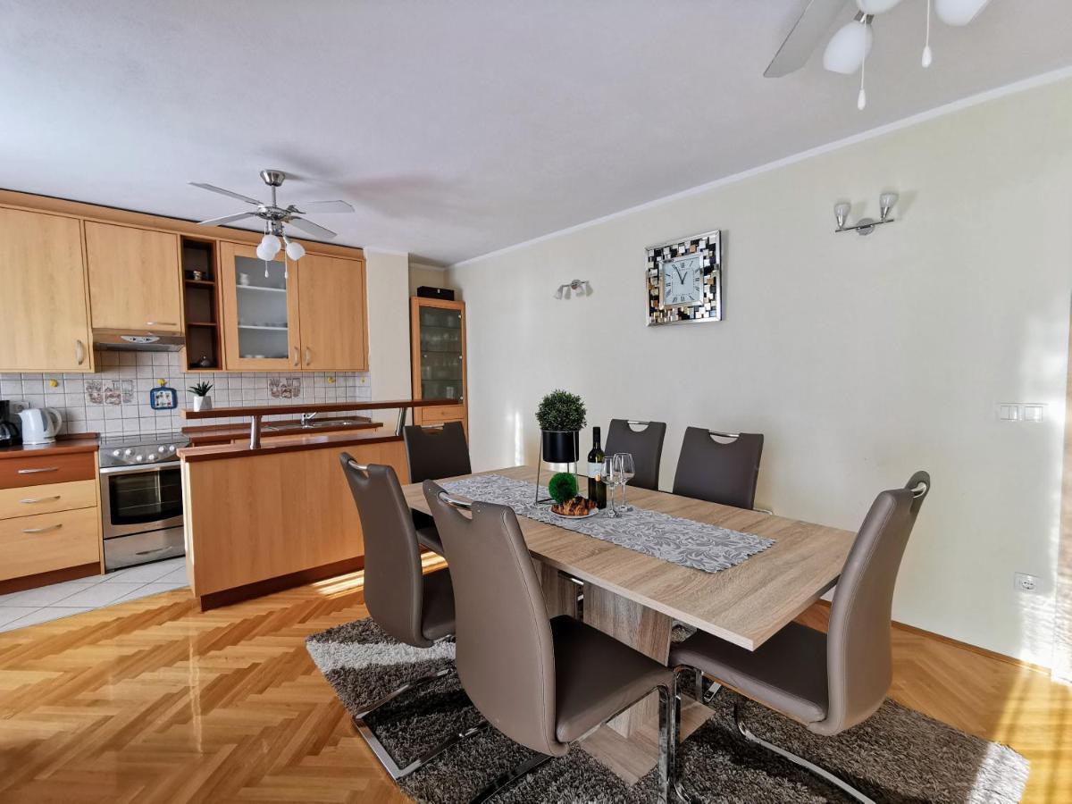 Villa Lille โตรกีร์ ภายนอก รูปภาพ