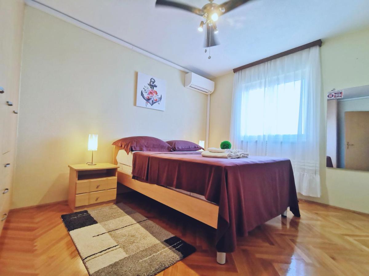 Villa Lille โตรกีร์ ภายนอก รูปภาพ