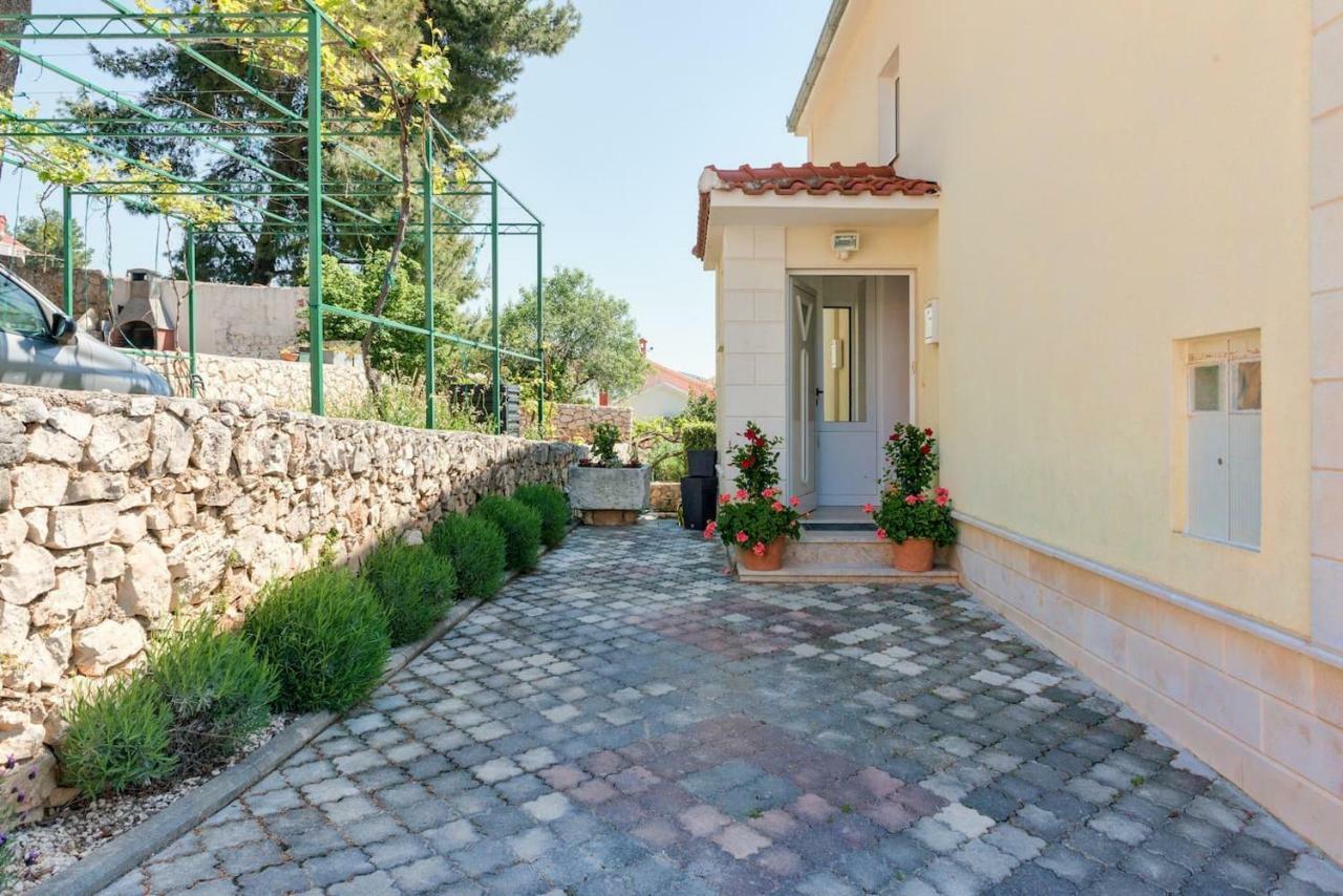 Villa Lille โตรกีร์ ภายนอก รูปภาพ